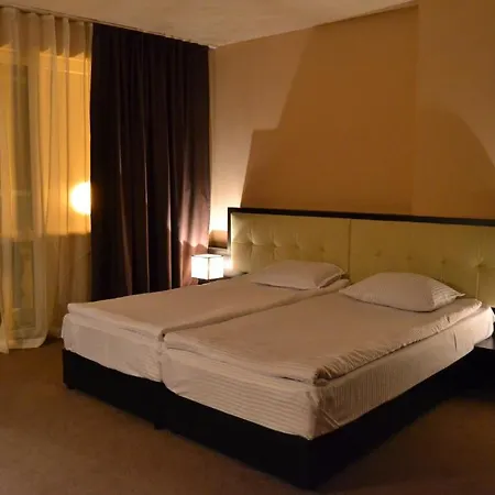 Family Vaso Готель